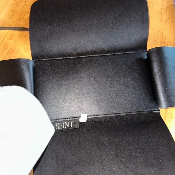 Brush holder is NEW NEVER USED. - Picture 4 of 4